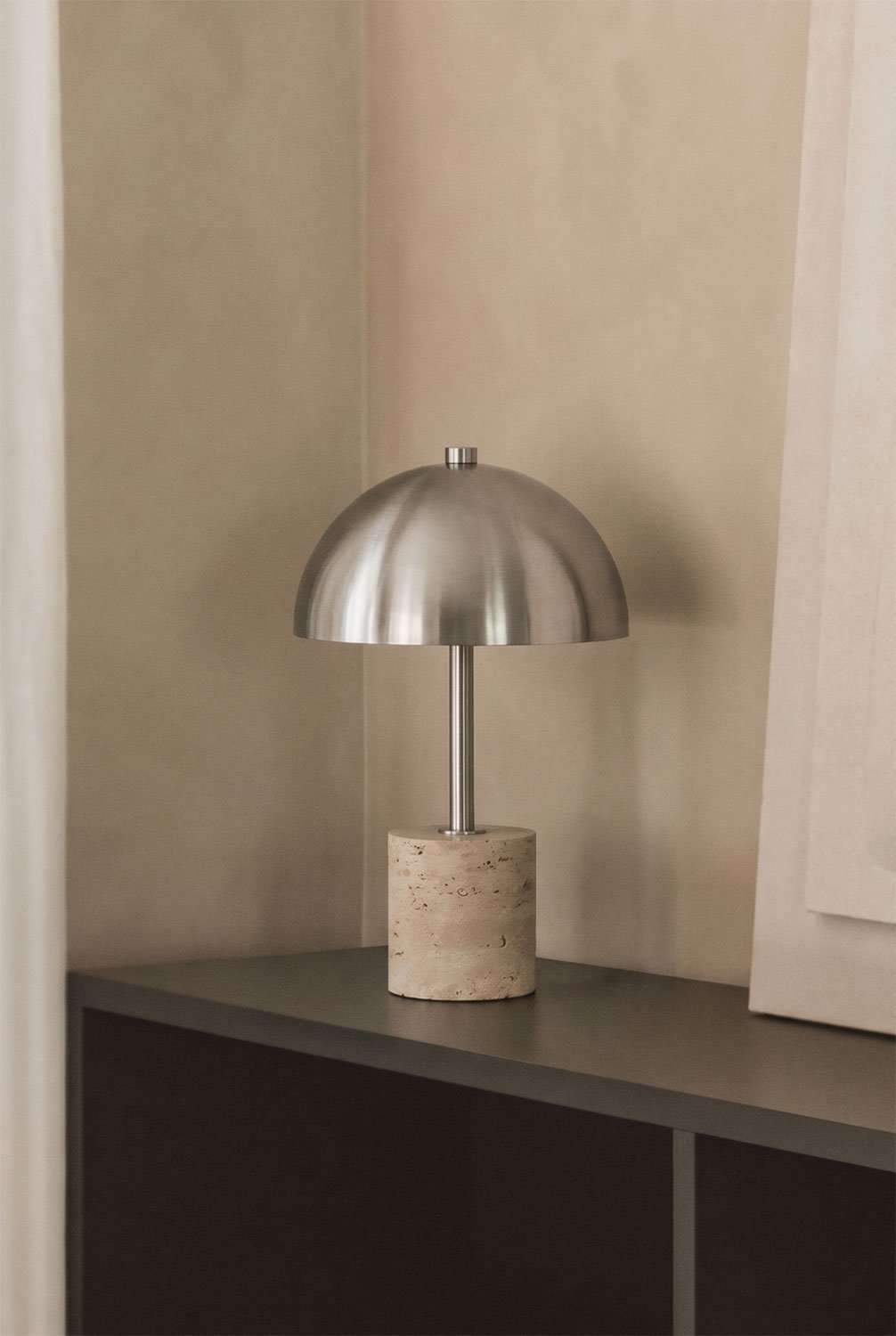 Lampe de table LED sans fil en fer et pierre naturelle Nicolas, image de la galerie 1