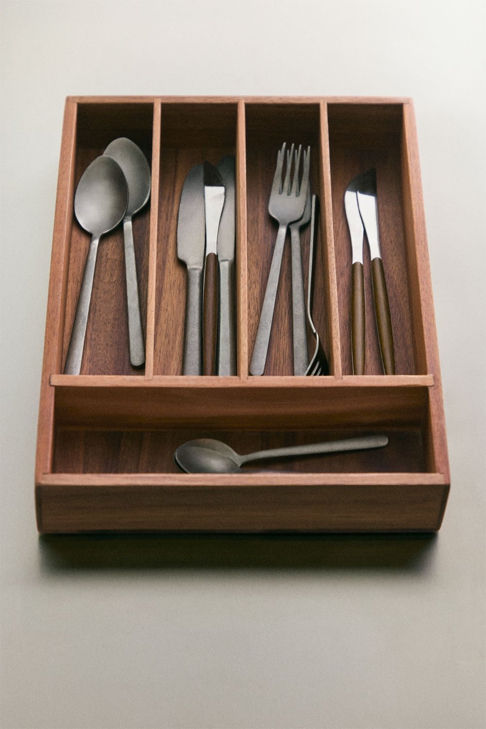 Range-couverts 25x35 cm en bois d'acacia Aurelin, image de la galerie 1