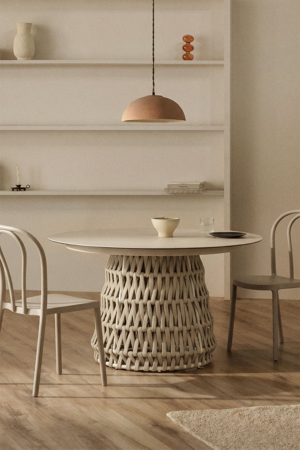 Table de salle à manger ronde Ø140 cm en céramique et corde tressée Tevary, image de la galerie 1