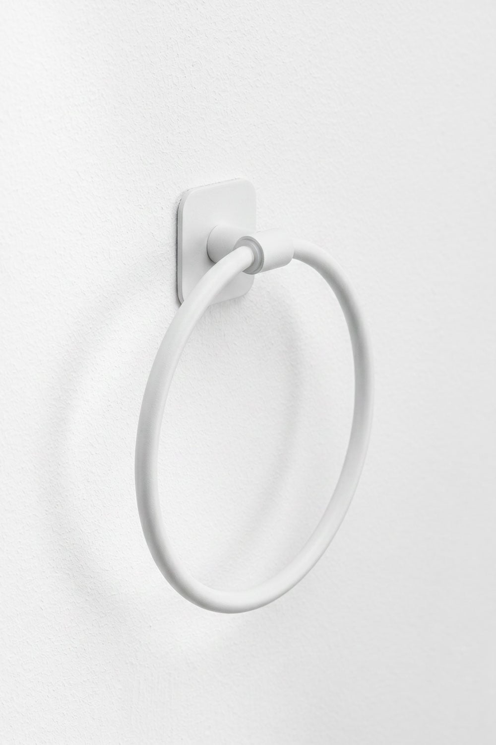 Porte-serviettes adhésif mural Ø 15 cm pour salle de bains, en acier inoxydable blanc Ondreli, image de la galerie 2