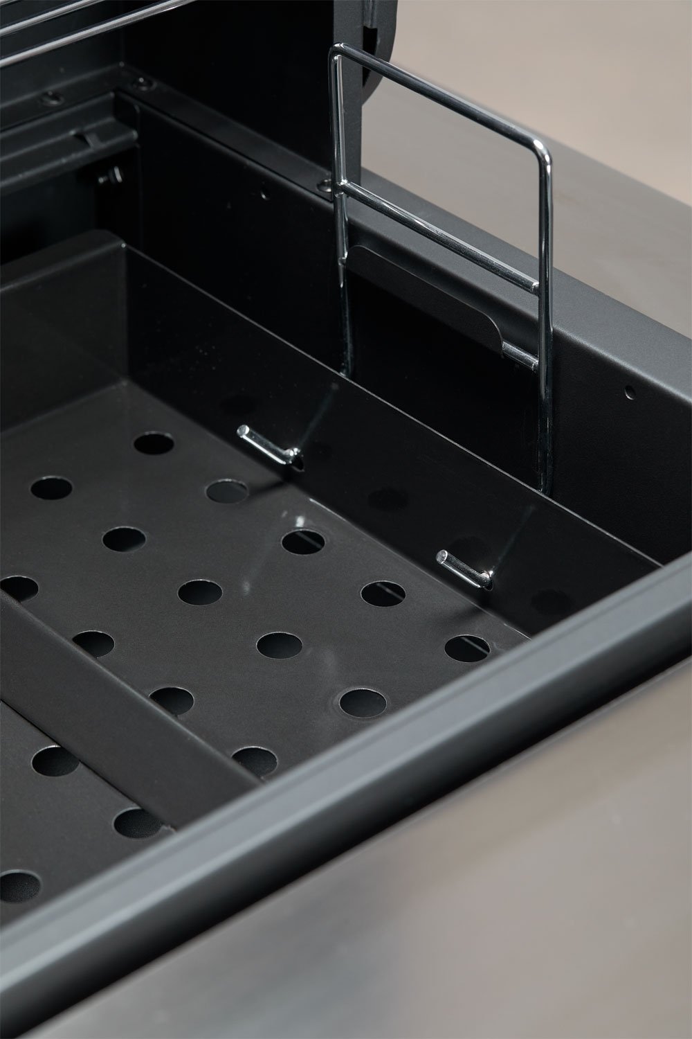 Module de rangement avec barbecue au charbon pour cuisine modulaire d'extérieur en acier Rivana, image de la galerie 7