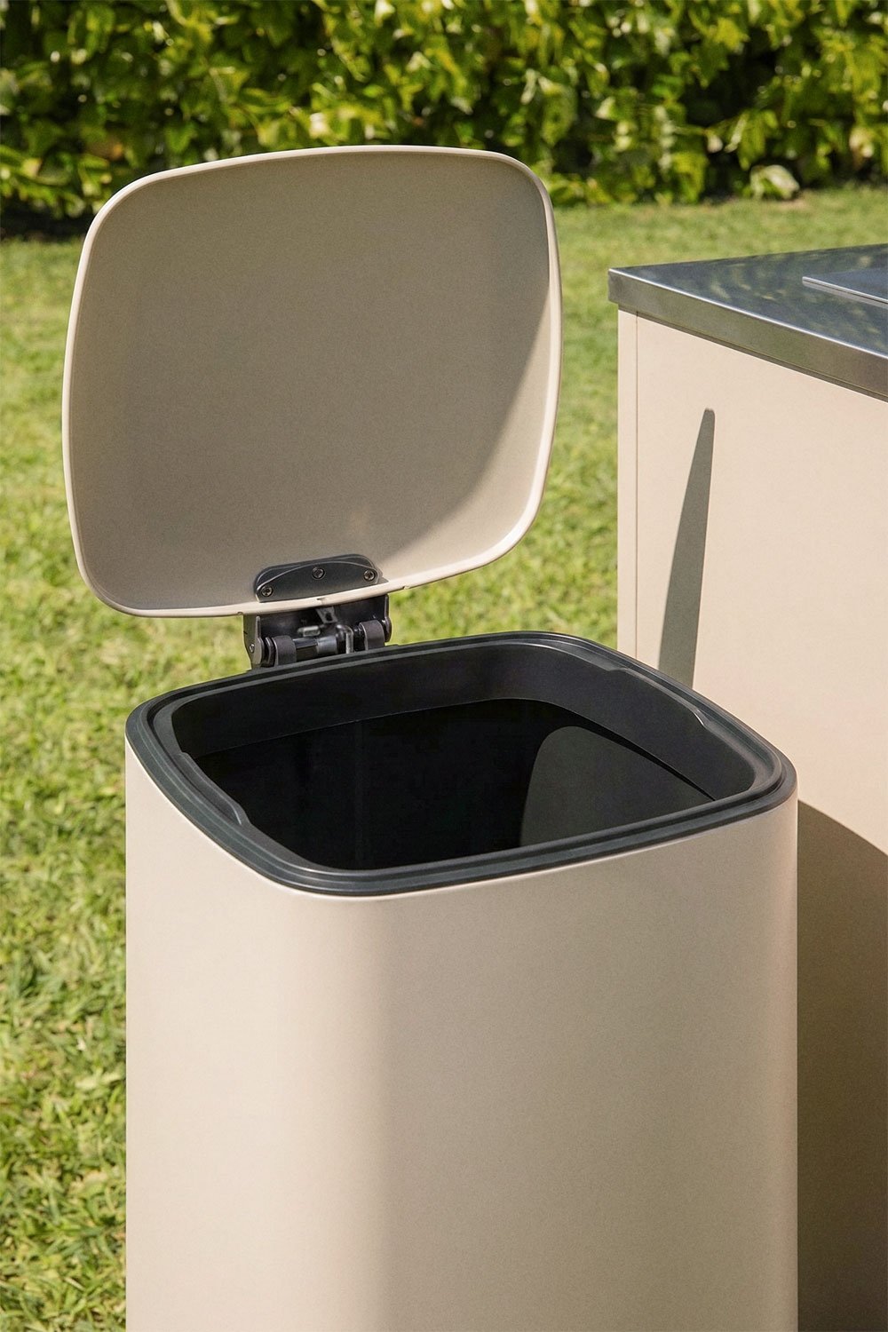 Poubelle à pédale pour extérieur en acier Sosuina, image de la galerie 2