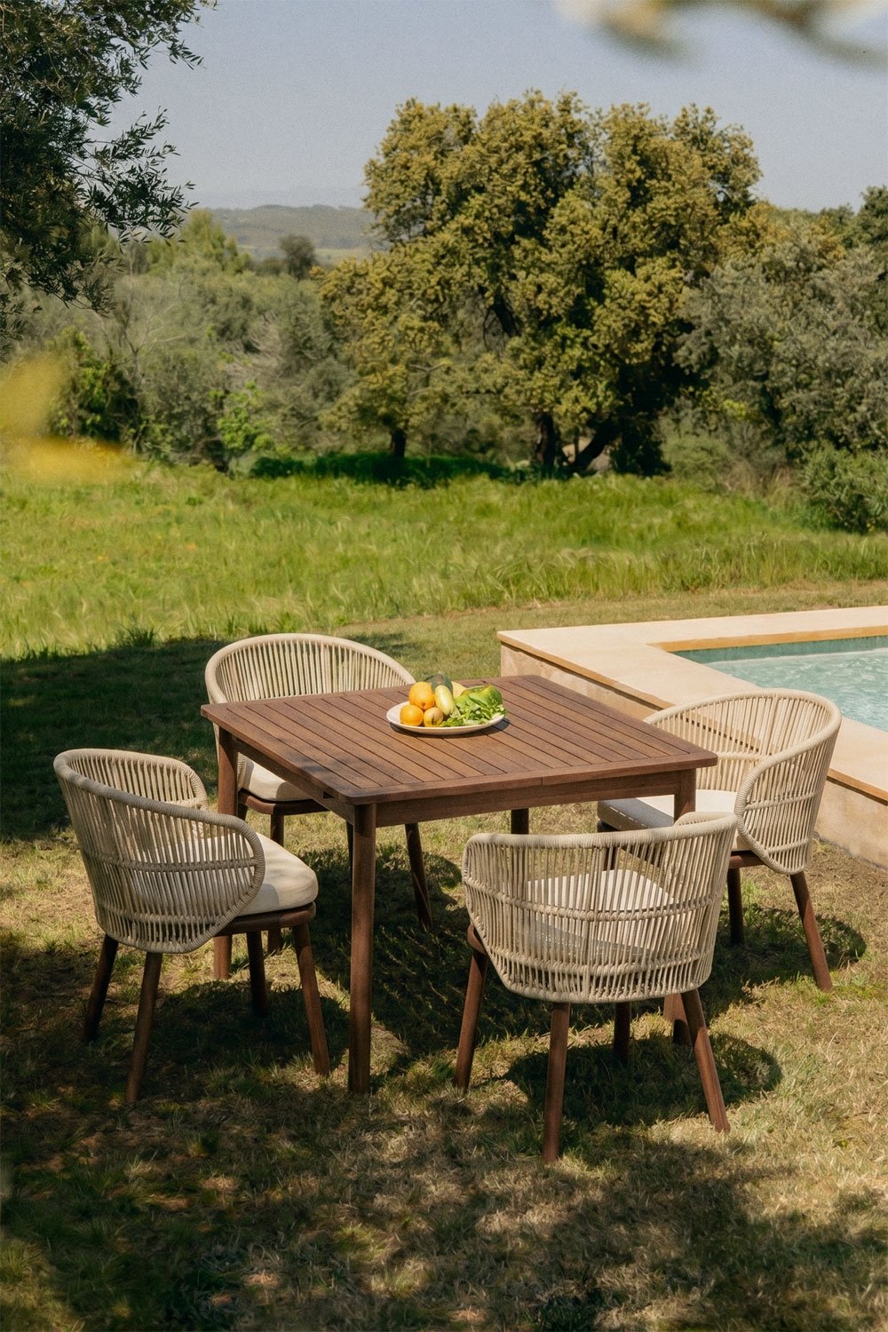 Set de table extensible 100-160x100 cm Karvia et 4 chaises de jardin en bois d'acacia et corde tressée Capri, image de la galerie 1
