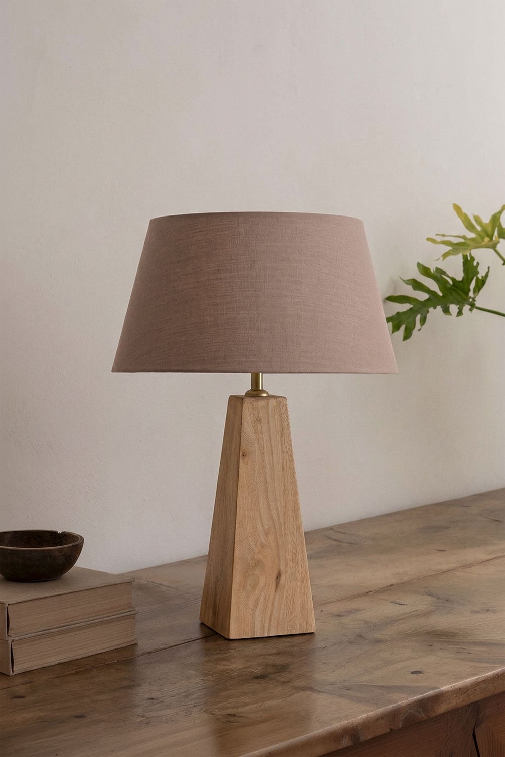 Lampe de table en bois de manguier Taraua, image de la galerie 1