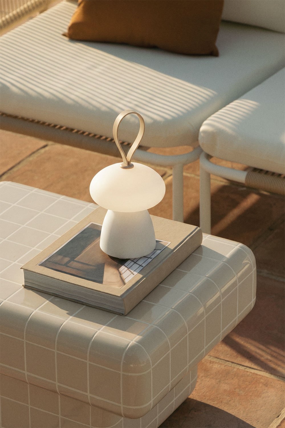 Lampe de table LED sans fil pour extérieur en polyéthylène Atilia, image de la galerie 1