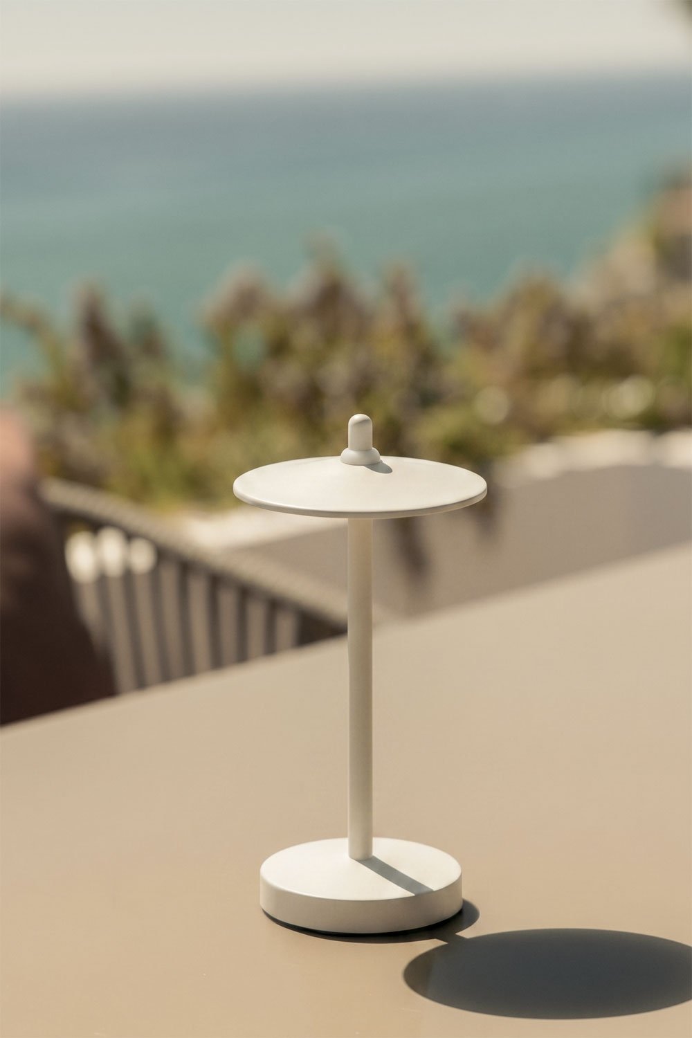Lampe de table LED sans fil pour extérieur en fer Zuniga, image de la galerie 1