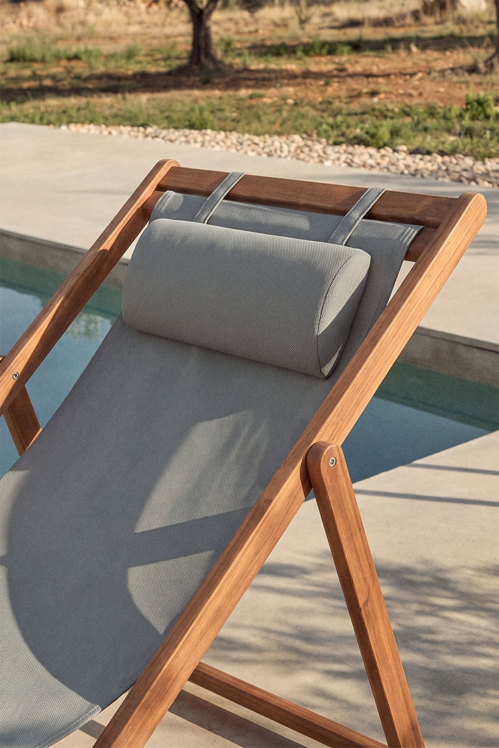 Pack de 2 chaises longues pliantes en bois avec coussin Kardis, image de la galerie 2