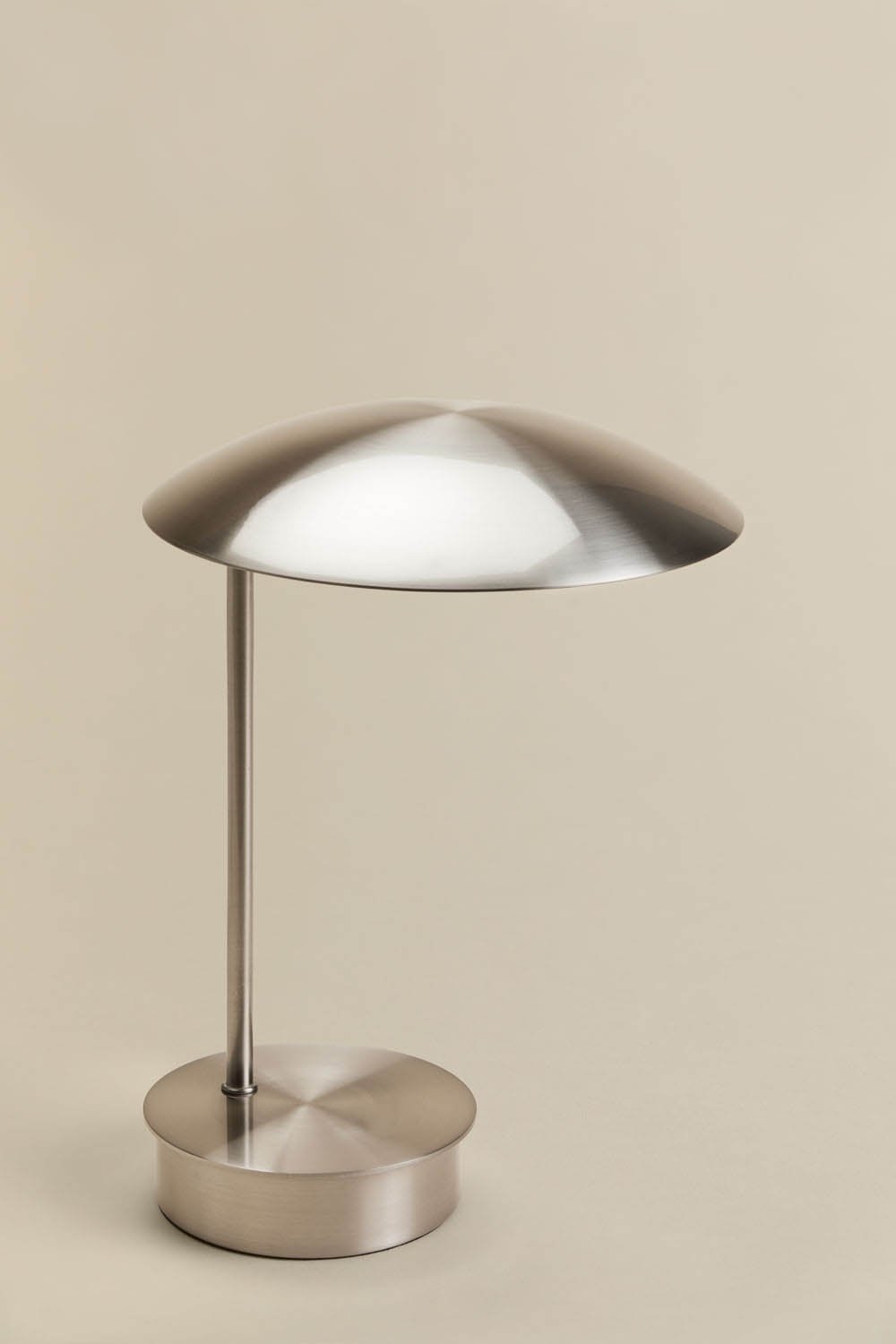 Lampe de table LED sans fil en fer Prismela, image de la galerie 4
