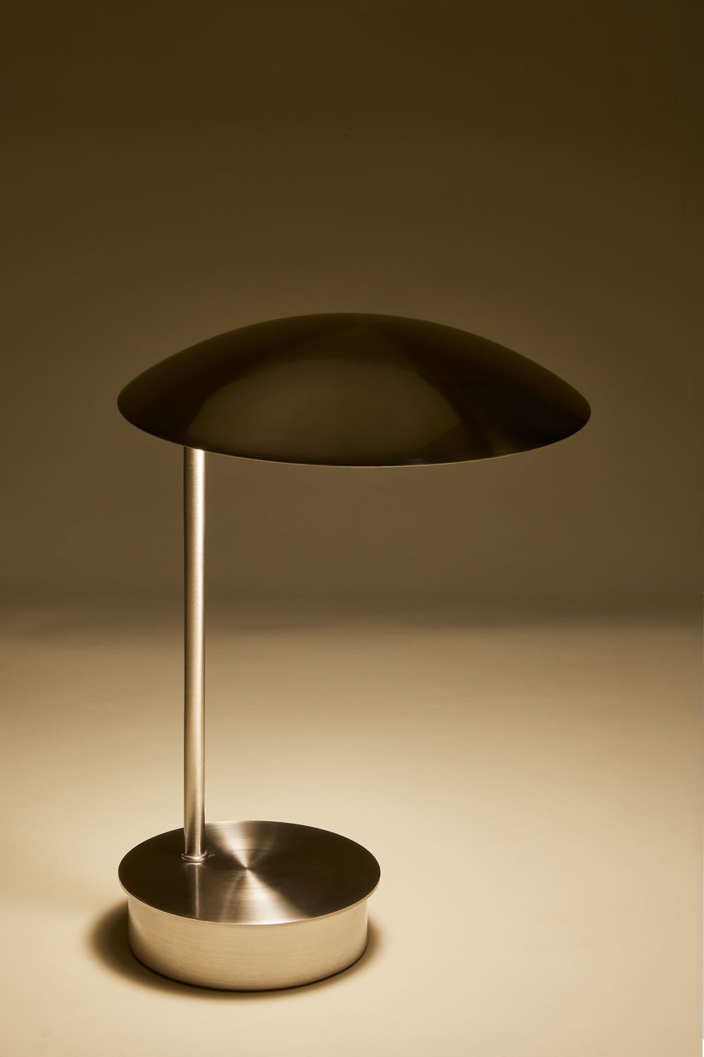 Lampe de table LED sans fil en fer Prismela, image de la galerie 5