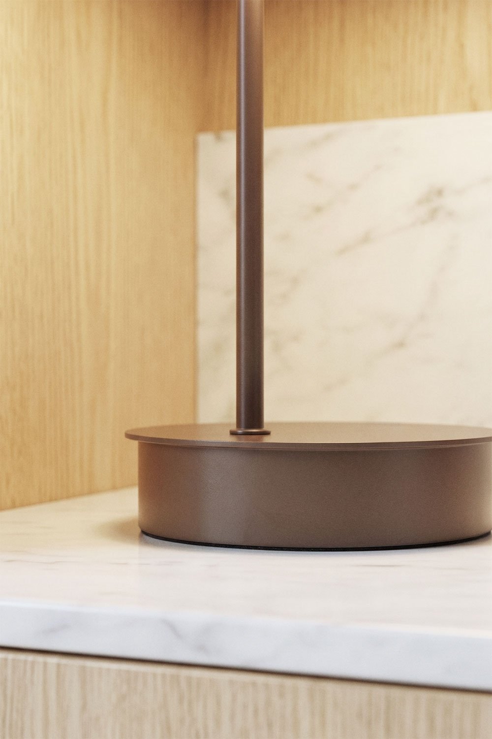 Lampe de table LED sans fil en fer Prismela, image de la galerie 3