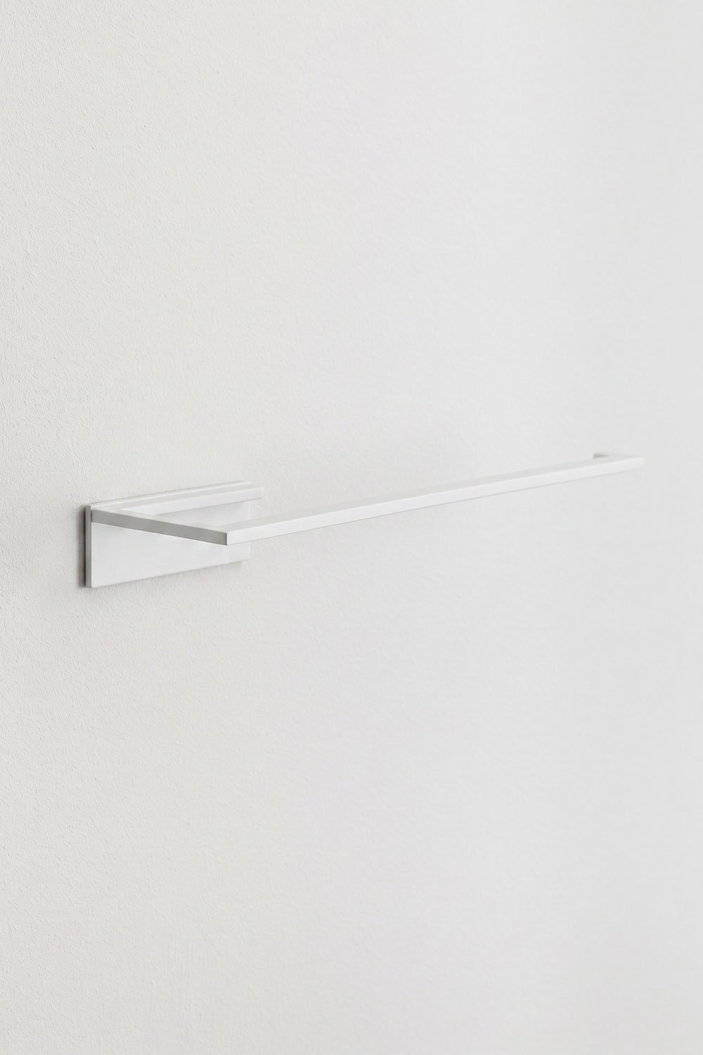 Porte-serviettes mural adhésif avec barre 30 cm pour salle de bain en acier inoxydable blanc Jalter, image de la galerie 3
