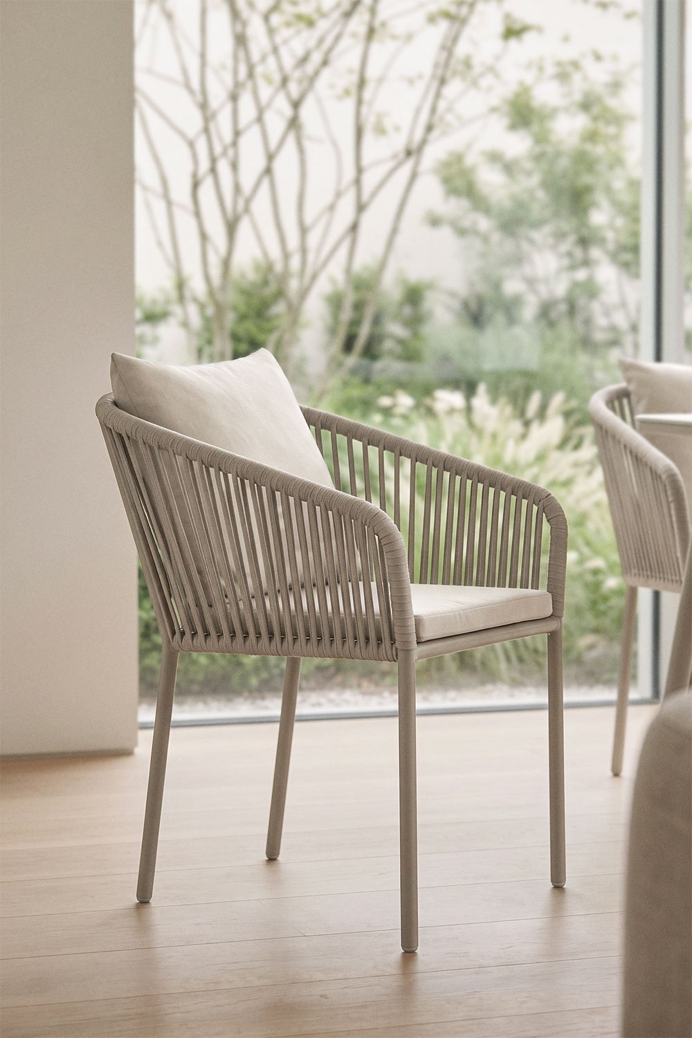 Pack de 4 chaises de salle à manger avec accoudoirs en corde tressée Arhiza Classic, image de la galerie 1