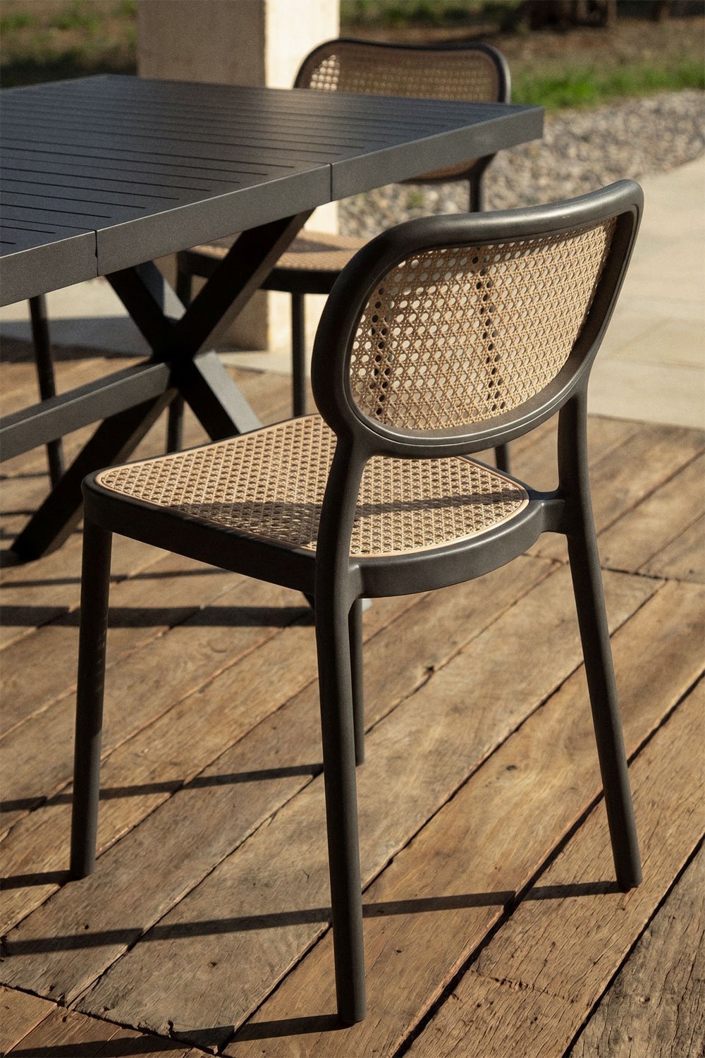 Set de table rectangulaire extensible 180-240x90 cm en aluminium Karena et 6 chaises de jardin empilables en polypropylène Omara, image de la galerie 2