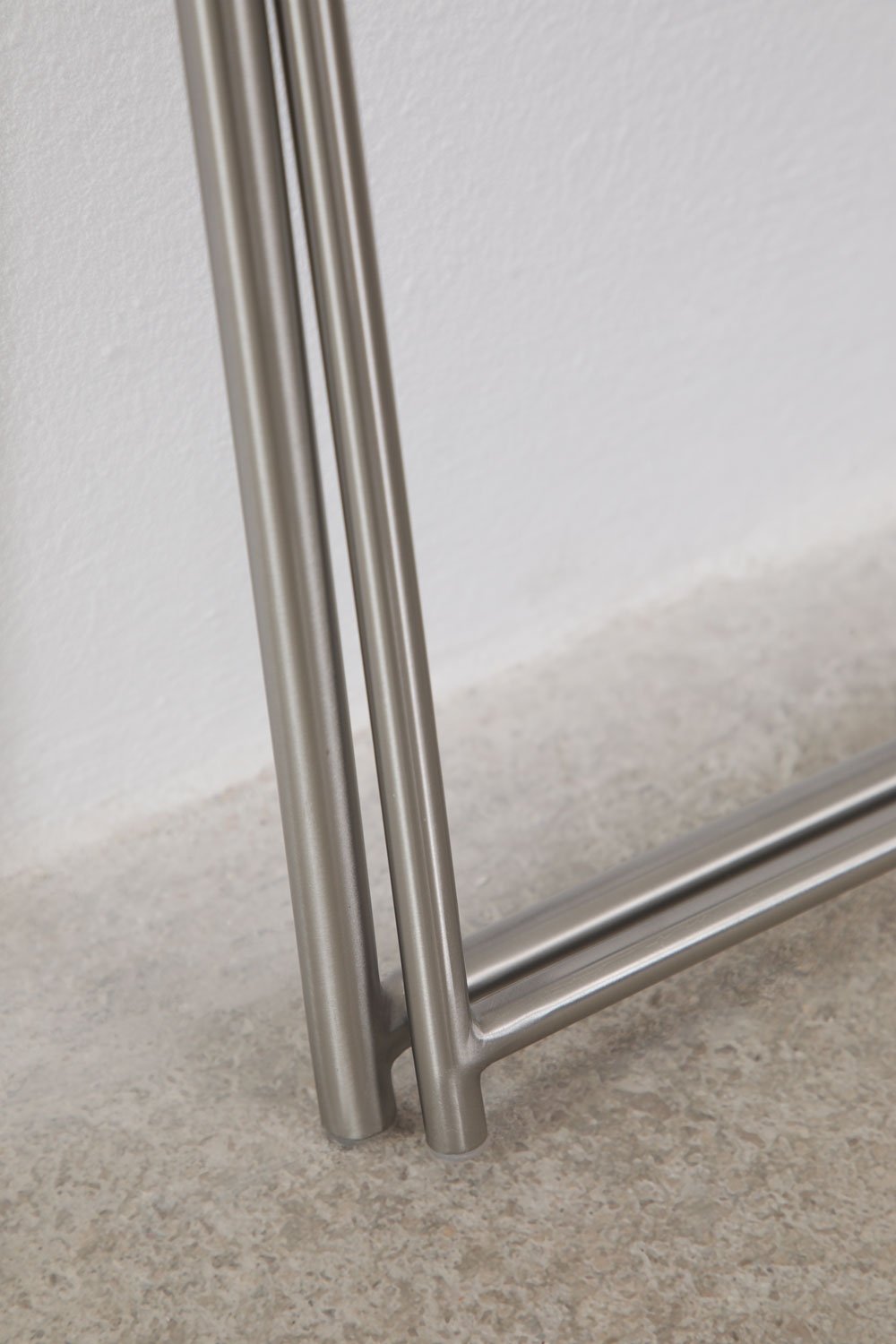 Tabouret bas pliant 50 cm en cuir et acier inoxydable Dravena, image de la galerie 8