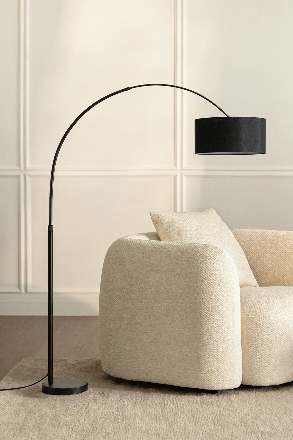 Lampadaire en lin et fer Vonera, image de la galerie 1