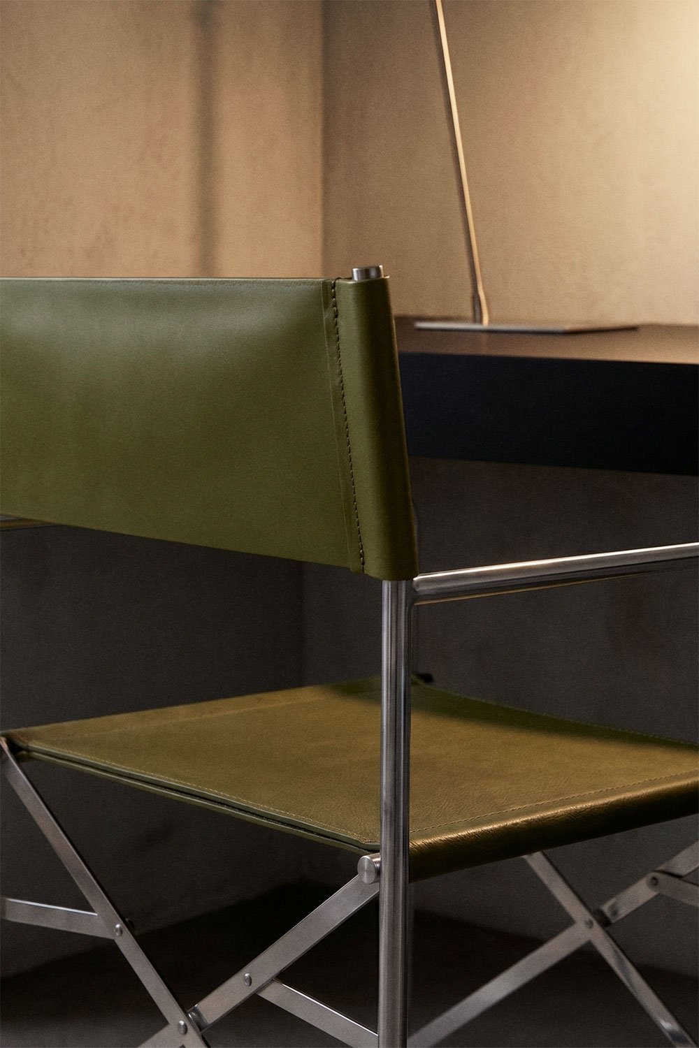 Chaise de réalisateur pliante en cuir et acier inoxydable Dravena, image de la galerie 2