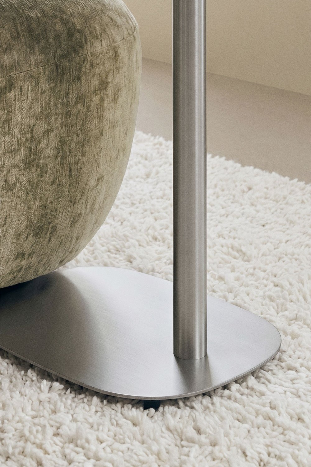 Table d'appoint ovale 40x25 cm en acier inoxydable Geninda, image de la galerie 2