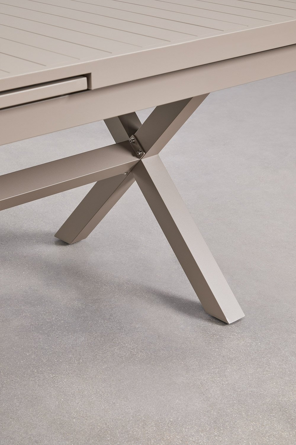 Ensemble de table rectangulaire extensible Karena 240-300x100 cm et 8 chaises de jardin empilables avec accoudoirs Omara, image de la galerie 4