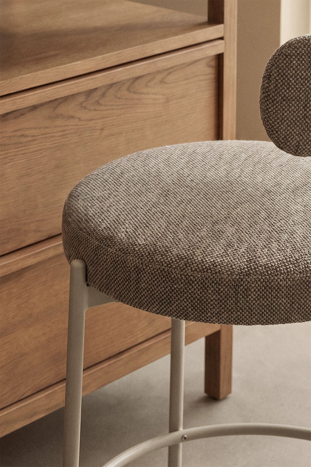 Pack de 2 tabourets hauts avec dossier en tissu bouclé Brim, image de la galerie 2