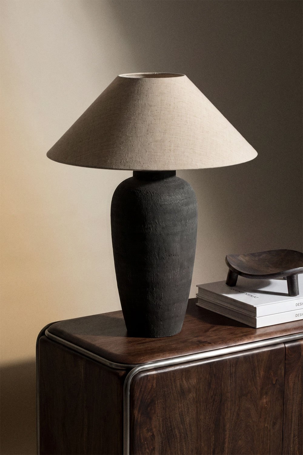 Lampe de table en lin et fibre de verre Selivan, image de la galerie 1