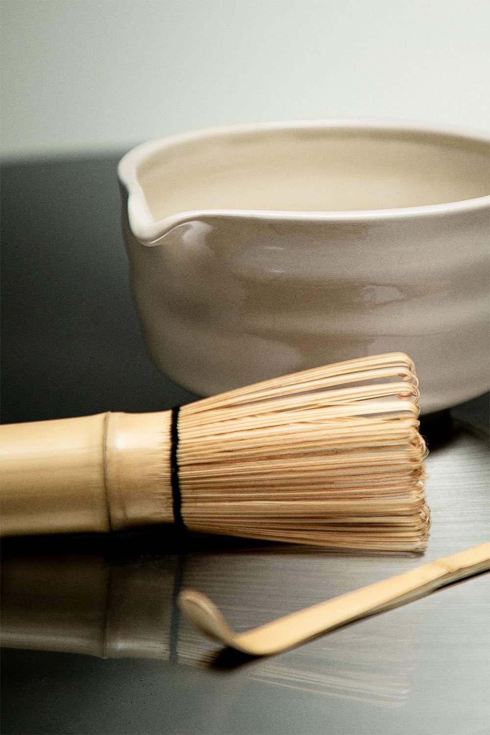 Set de thé matcha en céramique Nekaire, image de la galerie 2