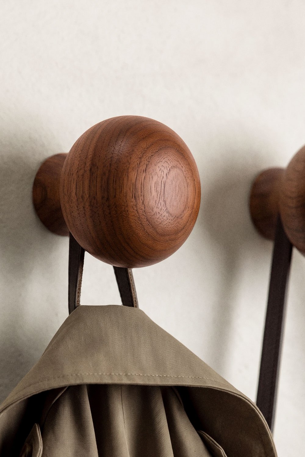 Pack de 4 porte-manteaux muraux en bois Crel, image de la galerie 2