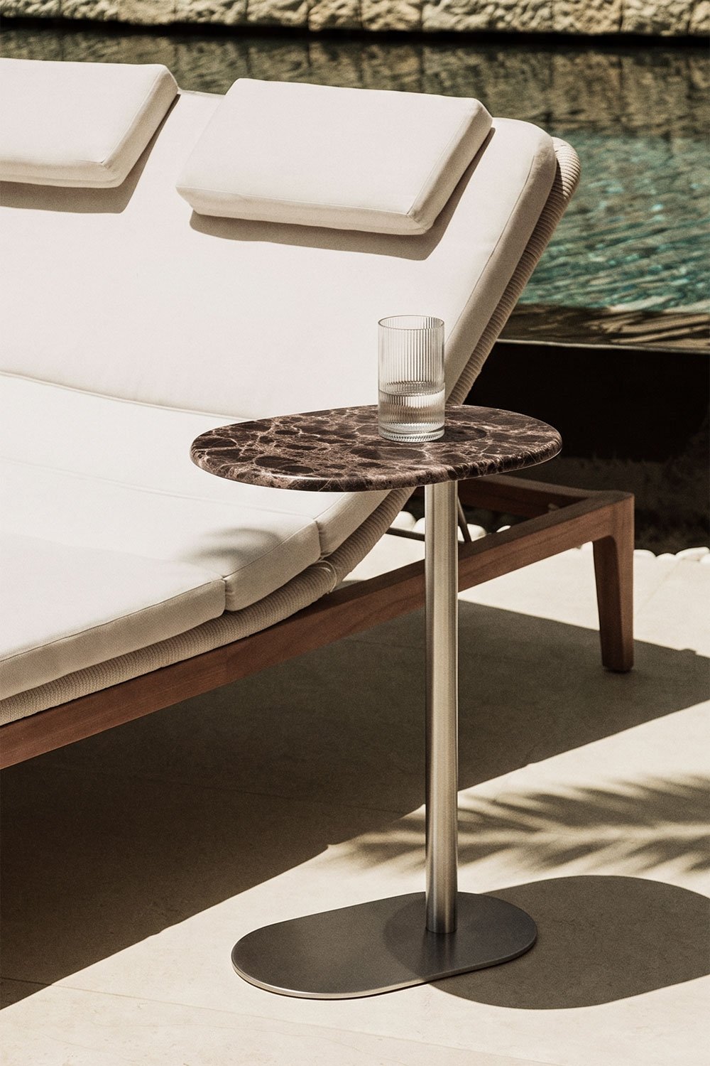 Table d'appoint de jardin ovale 45x25 cm en acier inoxydable et marbre Lumair, image de la galerie 1