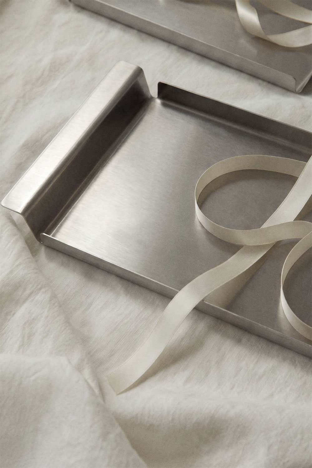 Set de 2 plateaux décoratifs en acier inoxydable Pigel, image de la galerie 2