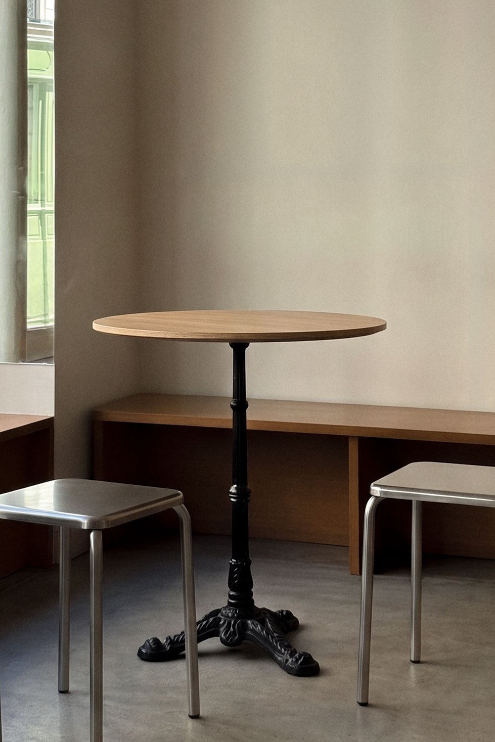 Table de bar ronde en MDF Azteca, image de la galerie 1