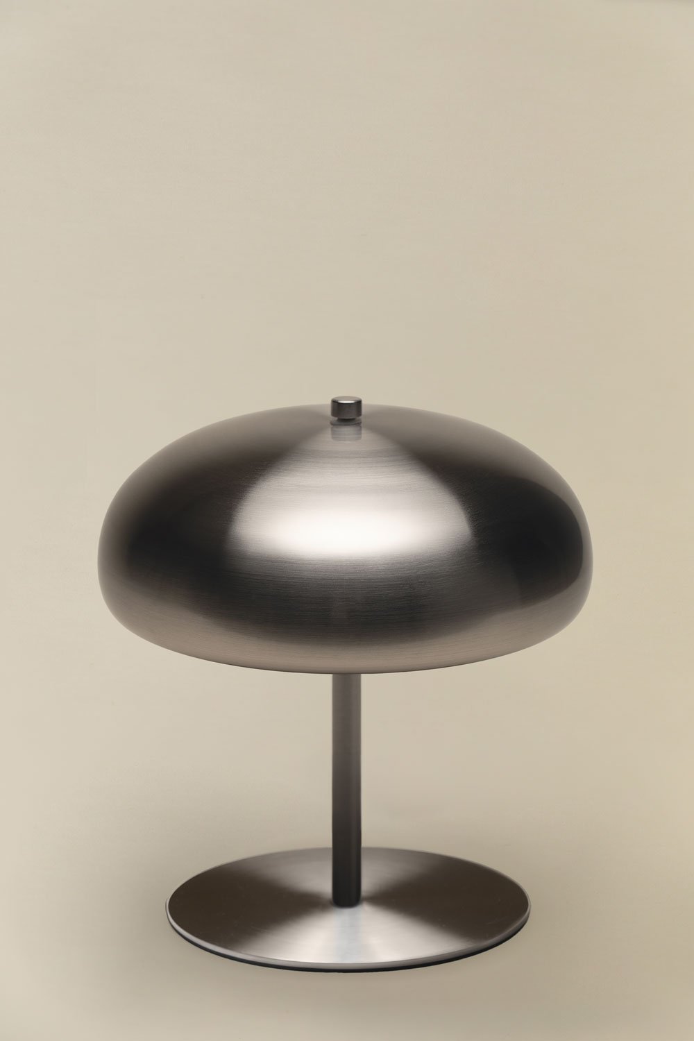 Lampe de table LED sans fil en fer Hilma, image de la galerie 4