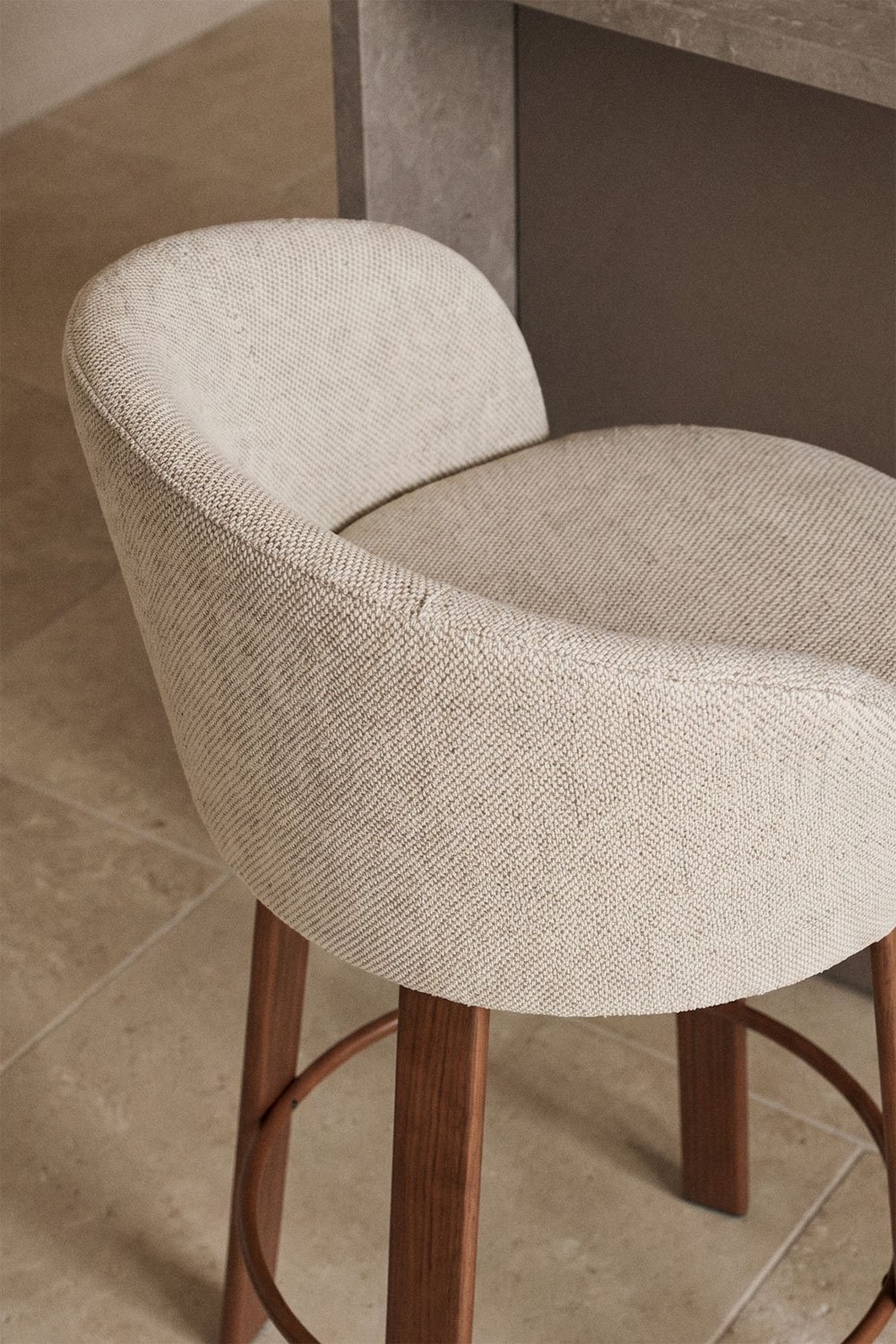Tabouret haut rembourré Nairea, image de la galerie 2