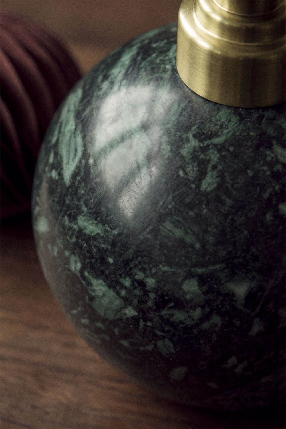 Distributeur de savon en pierre naturelle Vamulia, image de la galerie 2