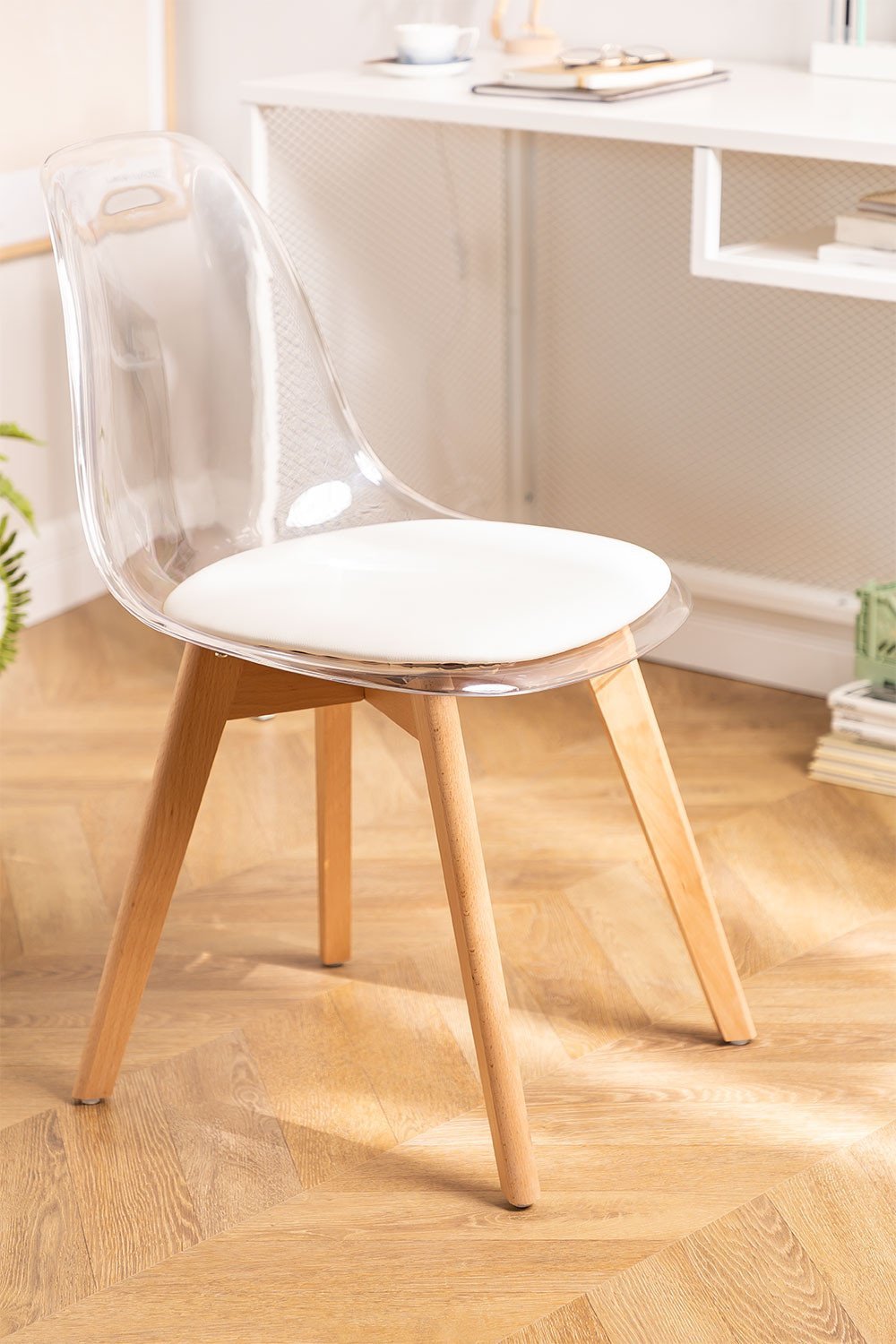 Chaise transparente avec coussin Nordic, image de la galerie 1