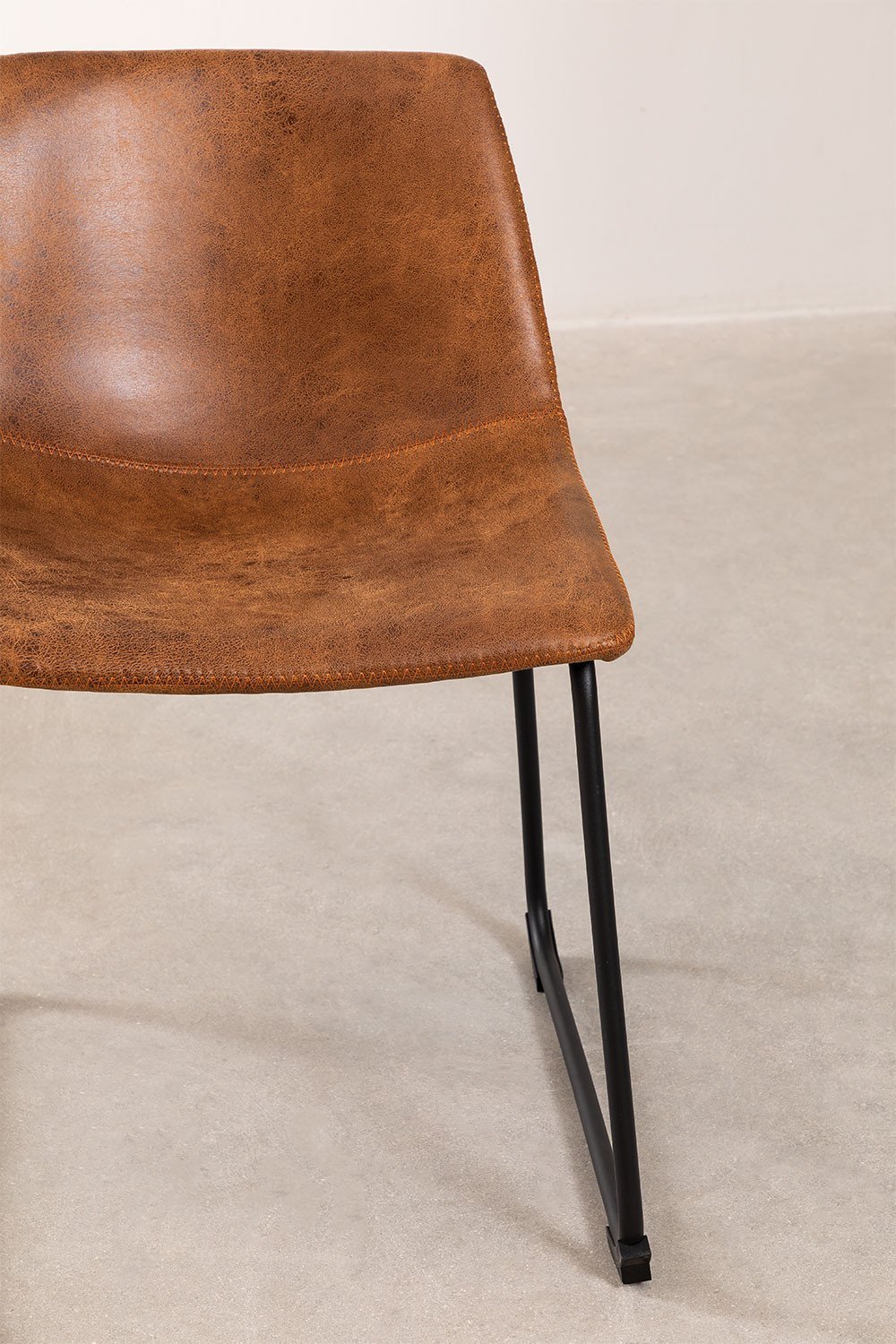 Chaise de salle à manger en similicuir Ody, image de la galerie 4