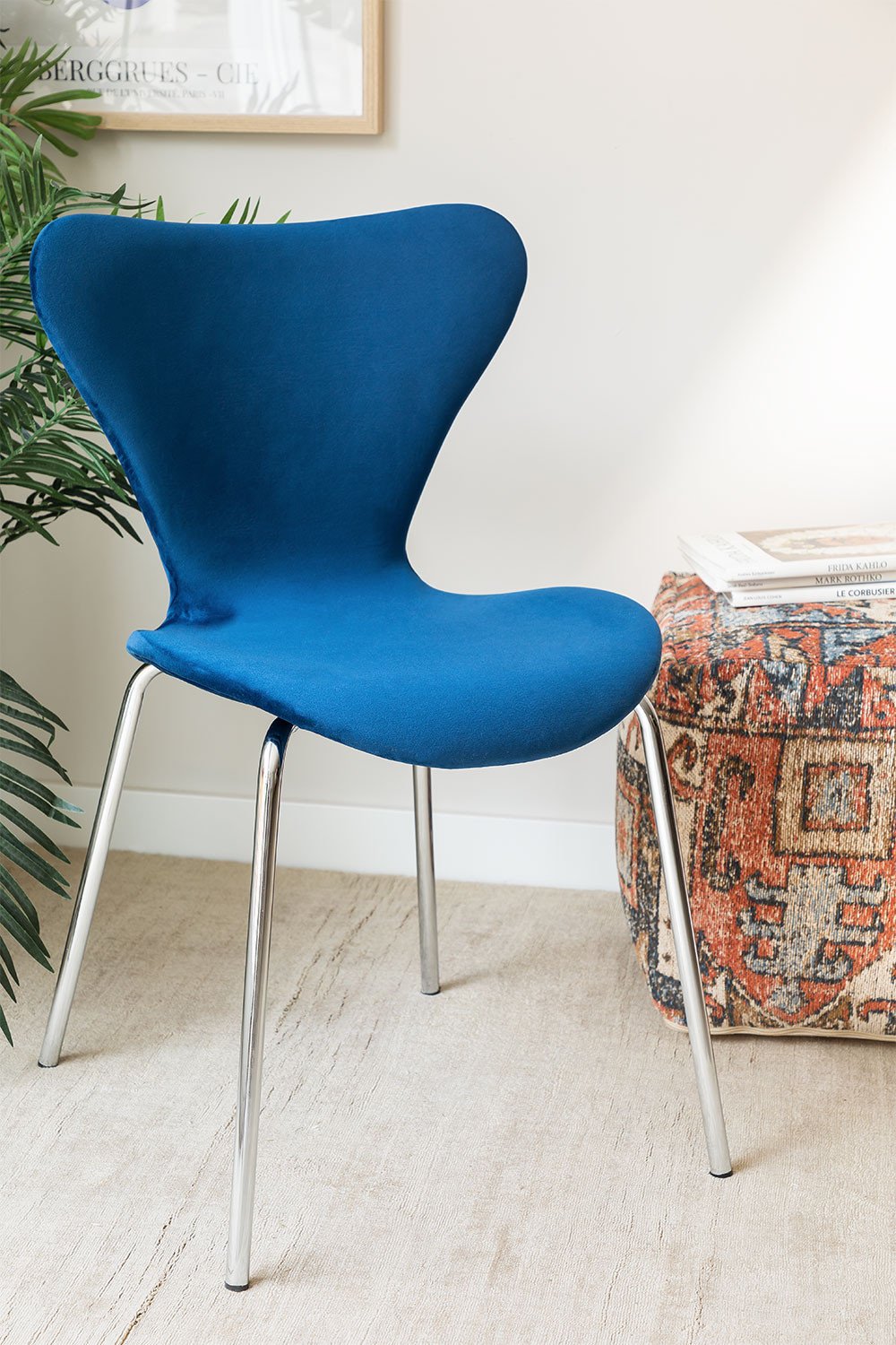 Chaise de salle à manger empilable en velours de style Uit, image de la galerie 1