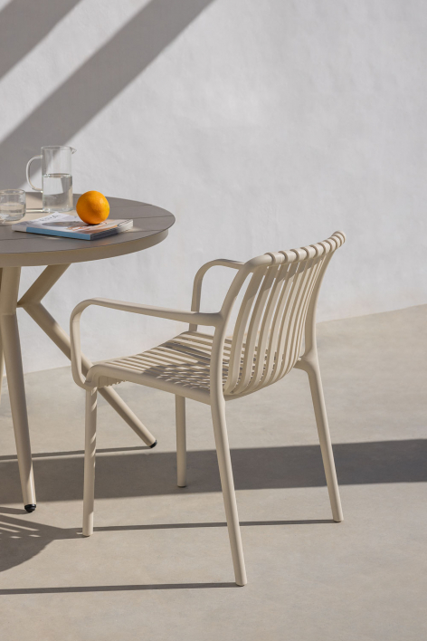 Wendell polypropylene garden chair with armrests - Tapioca Beige