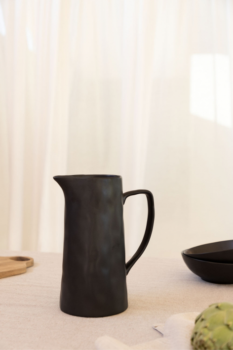 Belvere 1.8 L stoneware jug