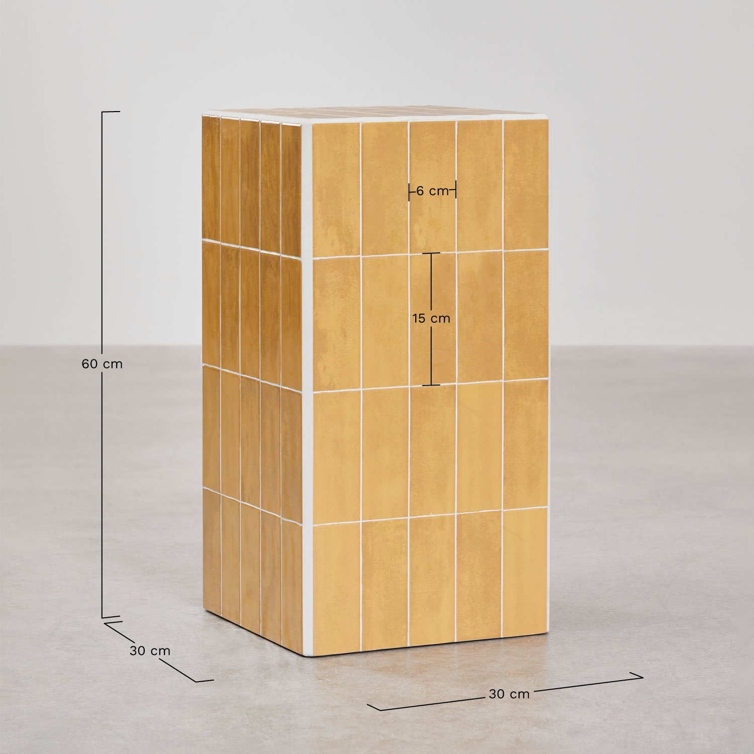 Square garden side table 30x30 cm in cement and Bongani tiles, medidas