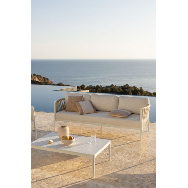 Garden Set With 3-seater Sofa In Bouclé Fabric And Rectangular Coffee Table 120x70 Cm In Sereilen Aluminium Gardenia White - Sklum