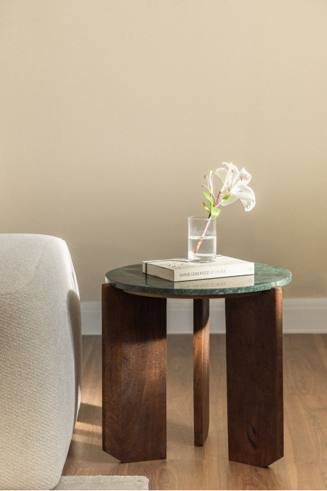 Lavinia round side table Ø50 cm in natural stone and mango wood - Green Marble Udaipur