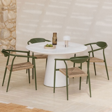 Set Of A 120 Cm Round Table In Noemi Cement And 4 Marsha Garden Chairs With Armrests In Aluminum And Synthetic Rattan. White - Sklum