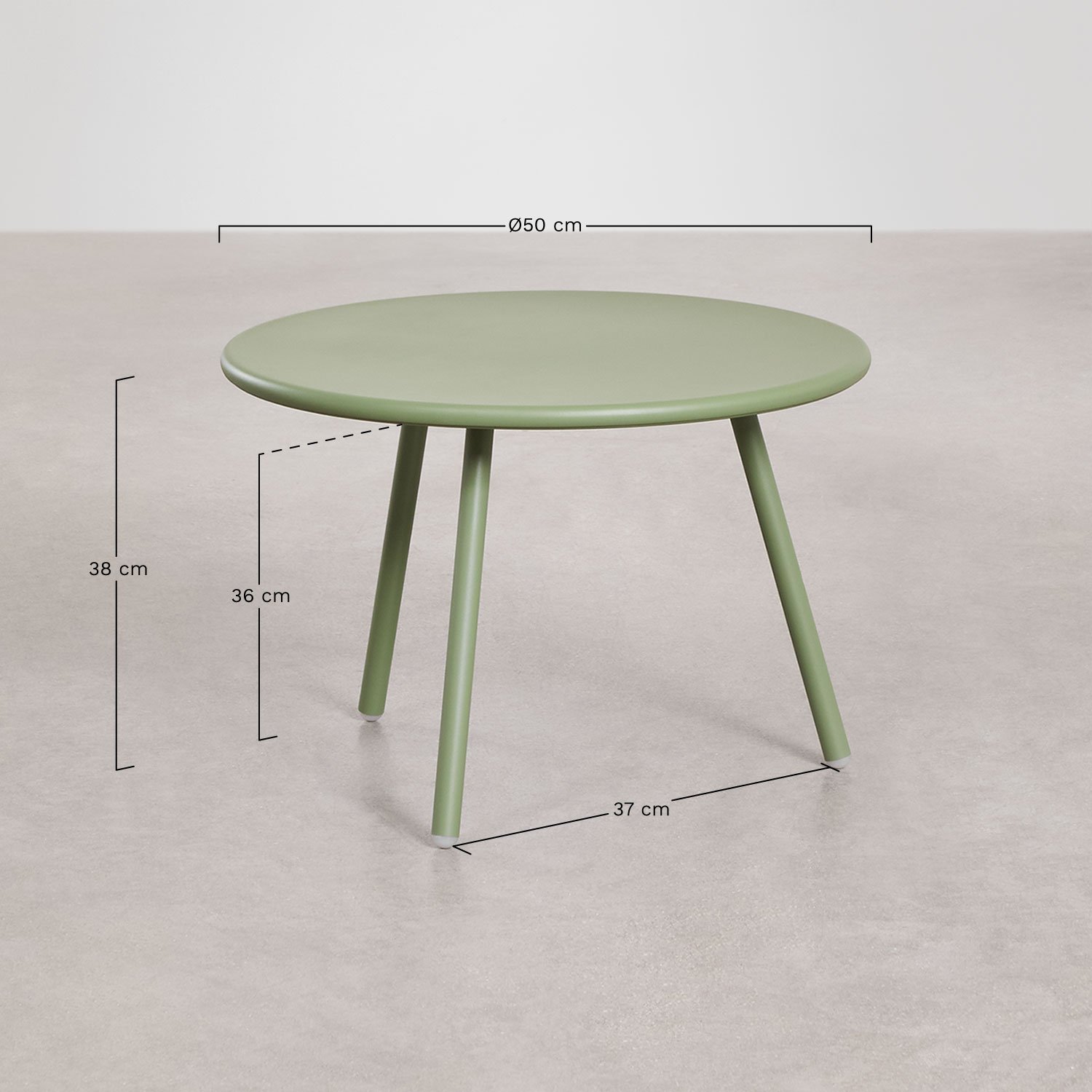 Garden set with a 2-seater sofa, 2 armchairs, and 2 coffee tables in iron and Aradina polypropylene., medidas