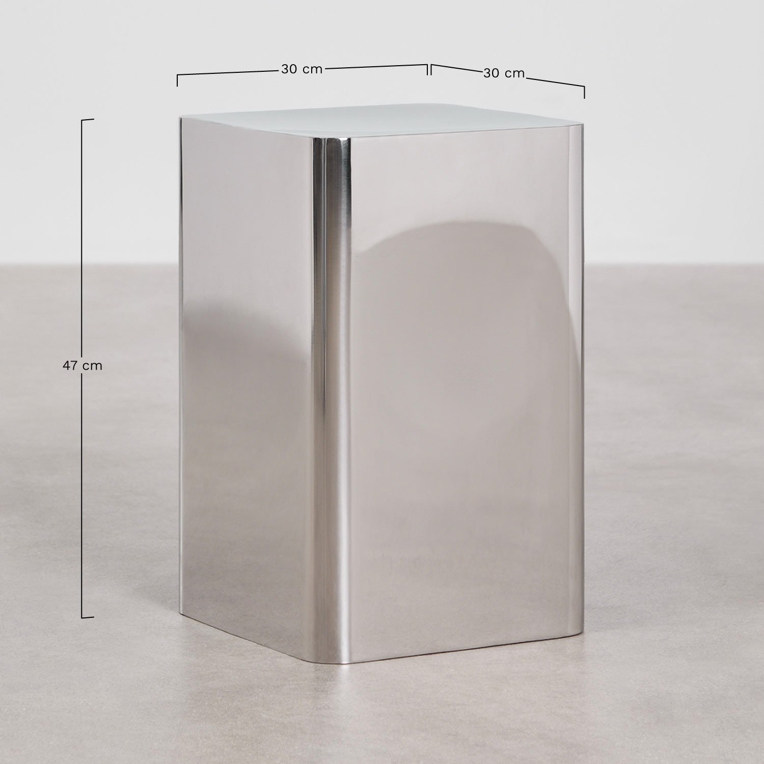 Set of 2 square side tables in steel Loraq, medidas