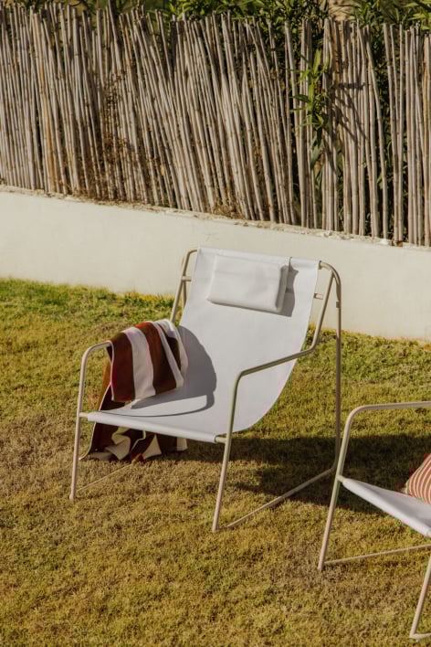 Lorvian steel hammock with cushion and armrest