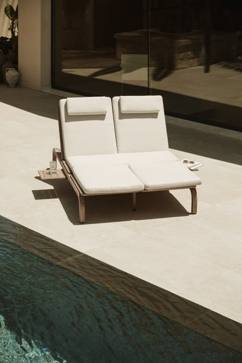 Double reclining sun lounger in acacia wood with Dubai cushion