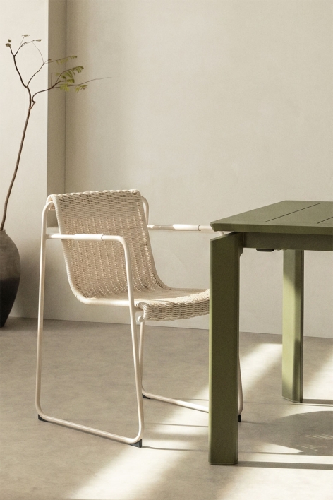 Stackable dining chair with armrests in synthetic rattan and steel Revia - Tapioca Beige