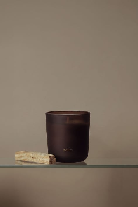 Amber Woods scented glass candle