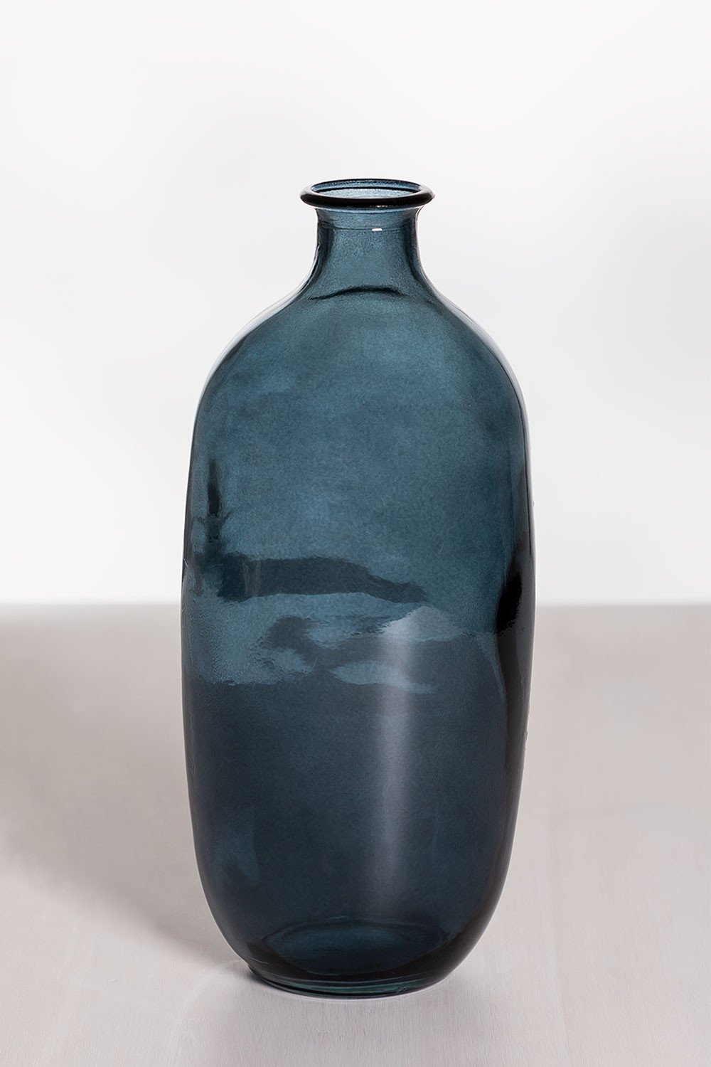 Lumas glass vase, gallery image 2