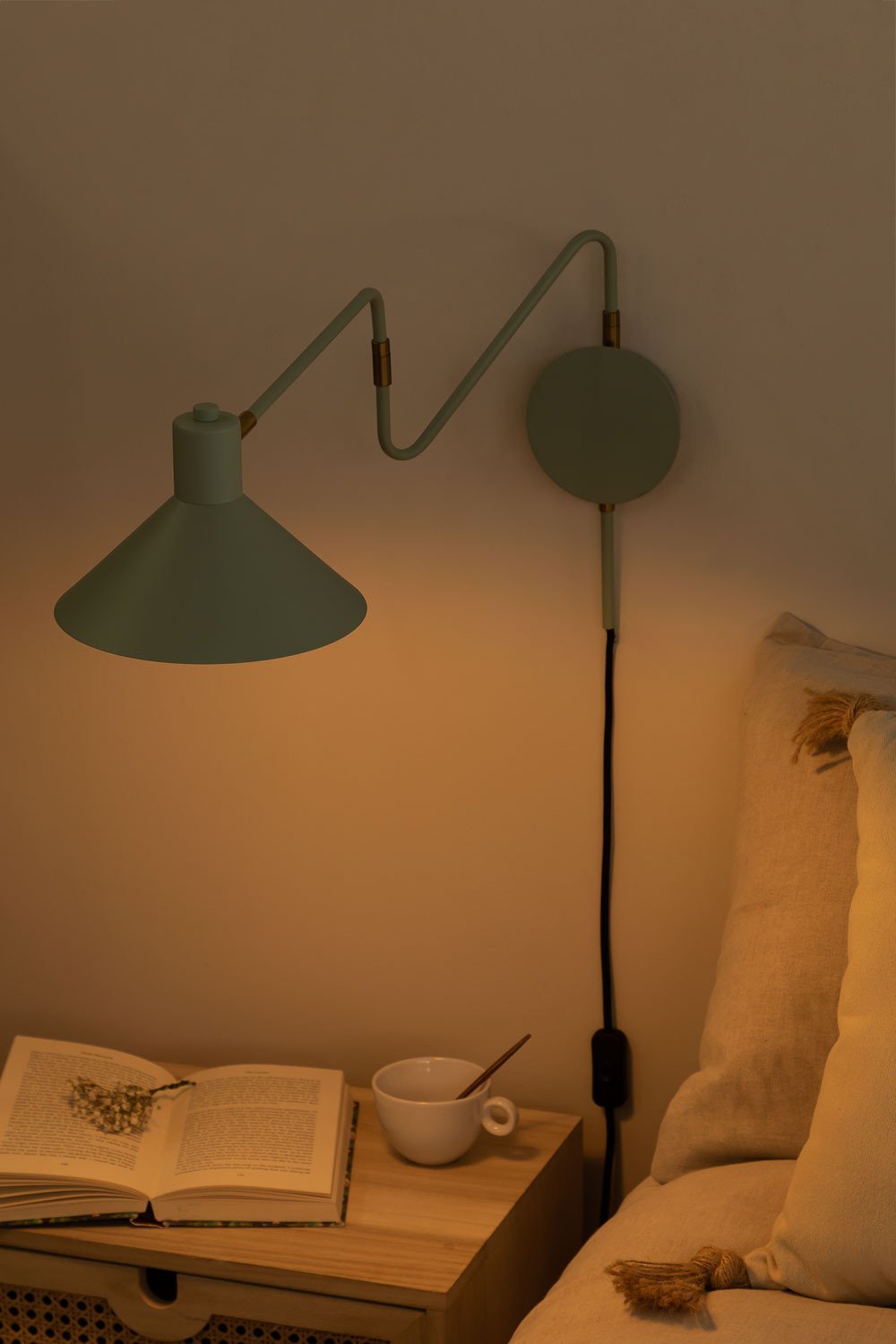 Lizz Wall Lamp, gallery image 2