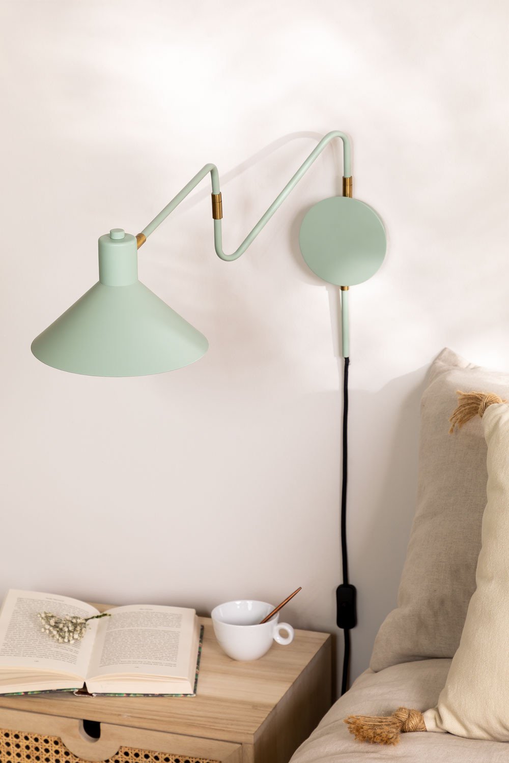Lizz Wall Lamp, gallery image 1